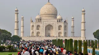 UP: Water Leakage Witnessed In Main Dome Of Taj Mahal After Incessant Rain In Agra | Watch